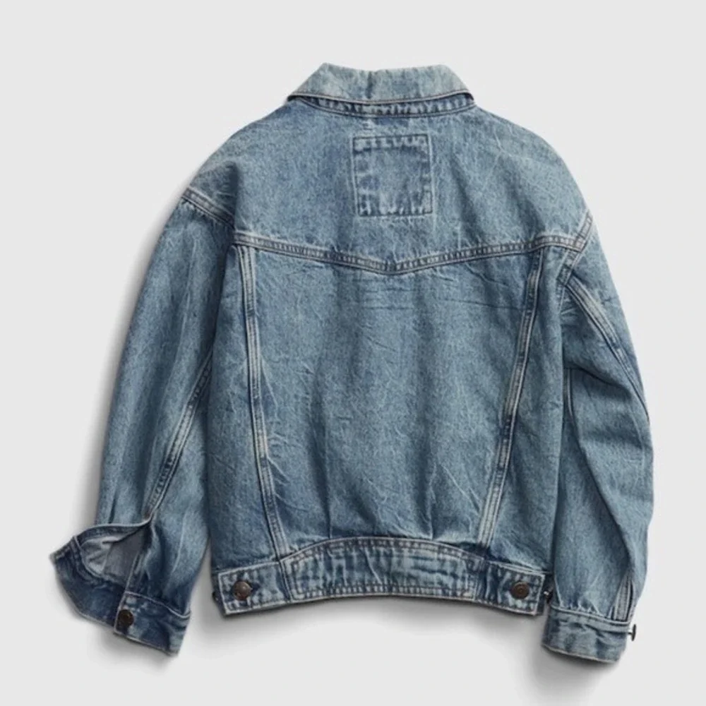 GAP Girls‎ Oversized Denim Jacket Size Medium NWT Button Front Patch Pockets
